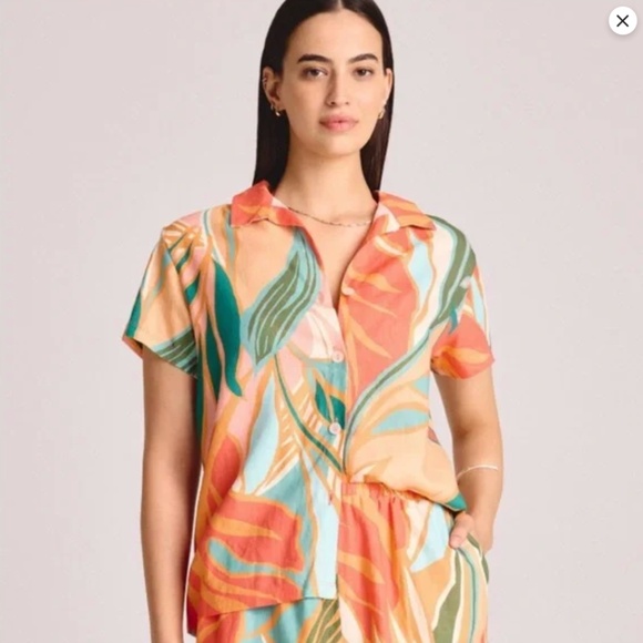 Vitamin A Cover Up Short Sleeve Button Down Linen Blend Tropical, - Picture 1 of 5